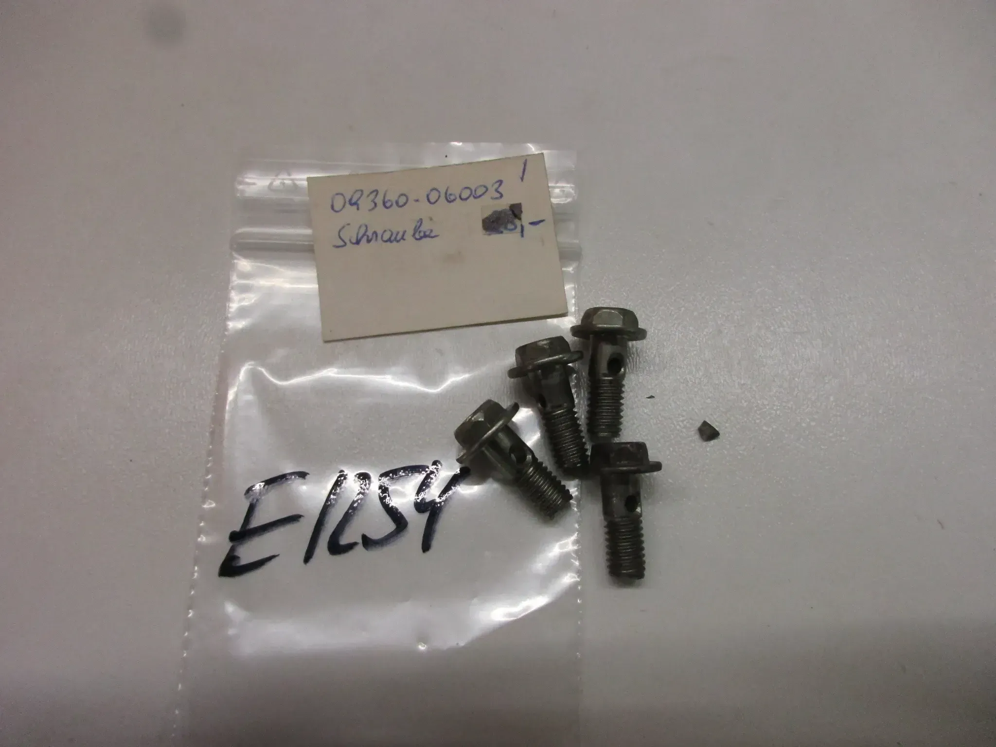 E1254 Suzuki GT 750 Schraube Bolzen 09360-06003 Hohlschraube M6 mm Motor Rahmen - Bild 1