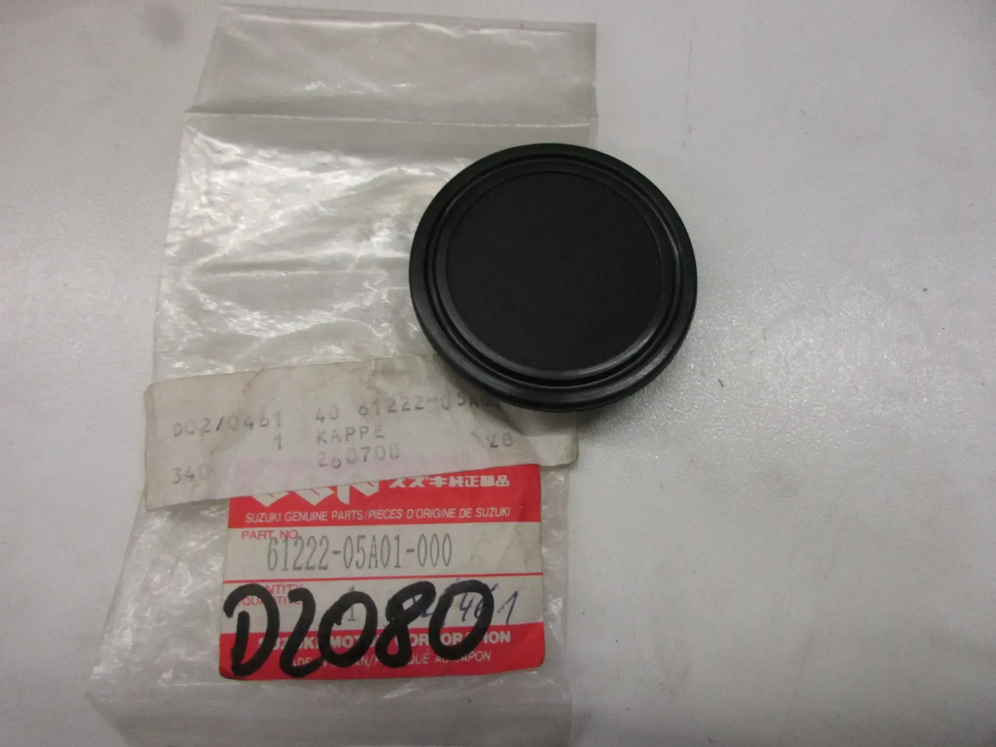 E2080 Suzuki GV 1200_1400 Stopfen 61222-05A01 Verkleidung Deckel Schwinge Blende - Bild 1