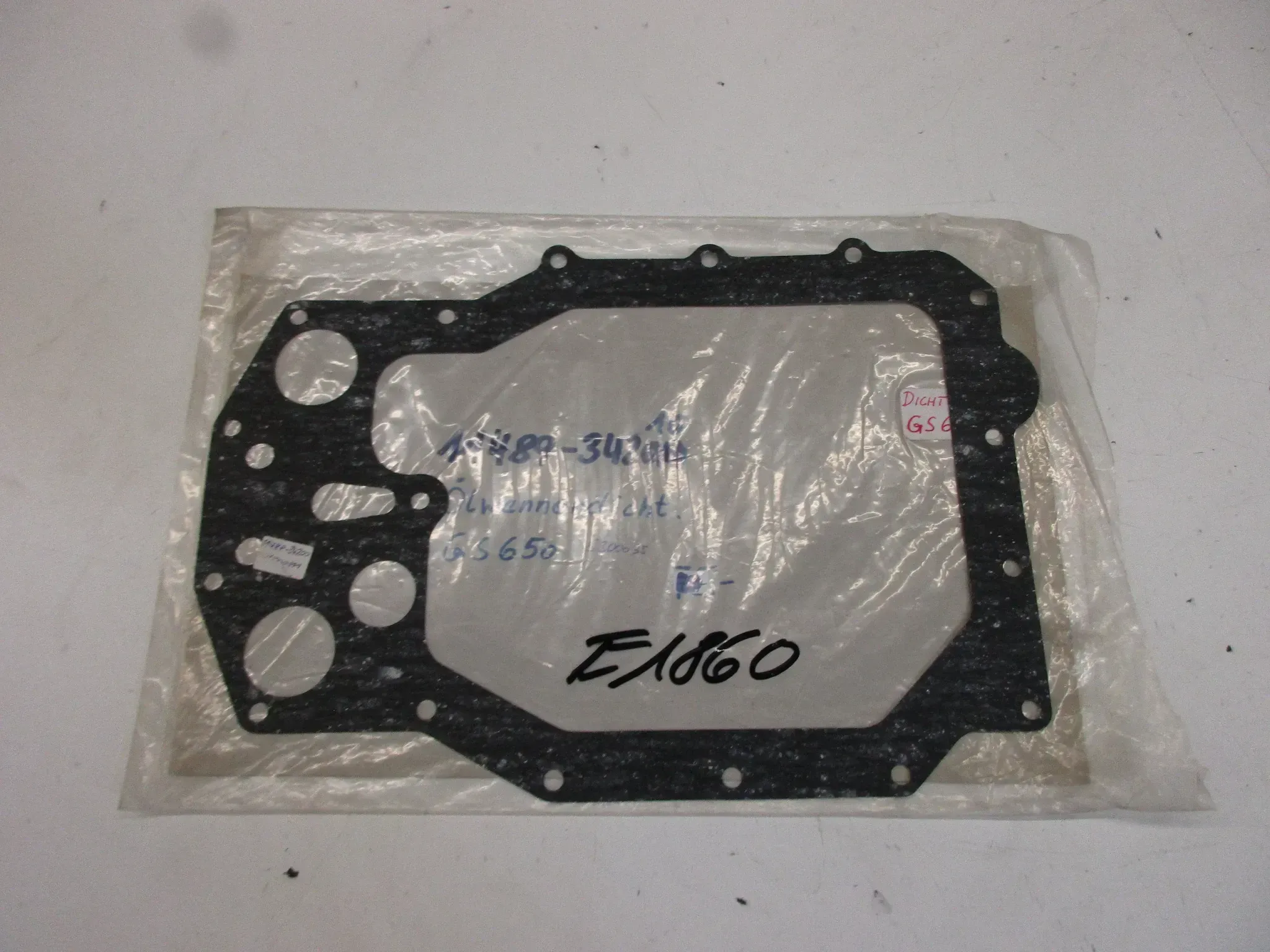 E1860. Suzuki GS 650 G Katana Dichtung Ölwannendichtung 11489-34210 Motor Motordichtung - Bild 1