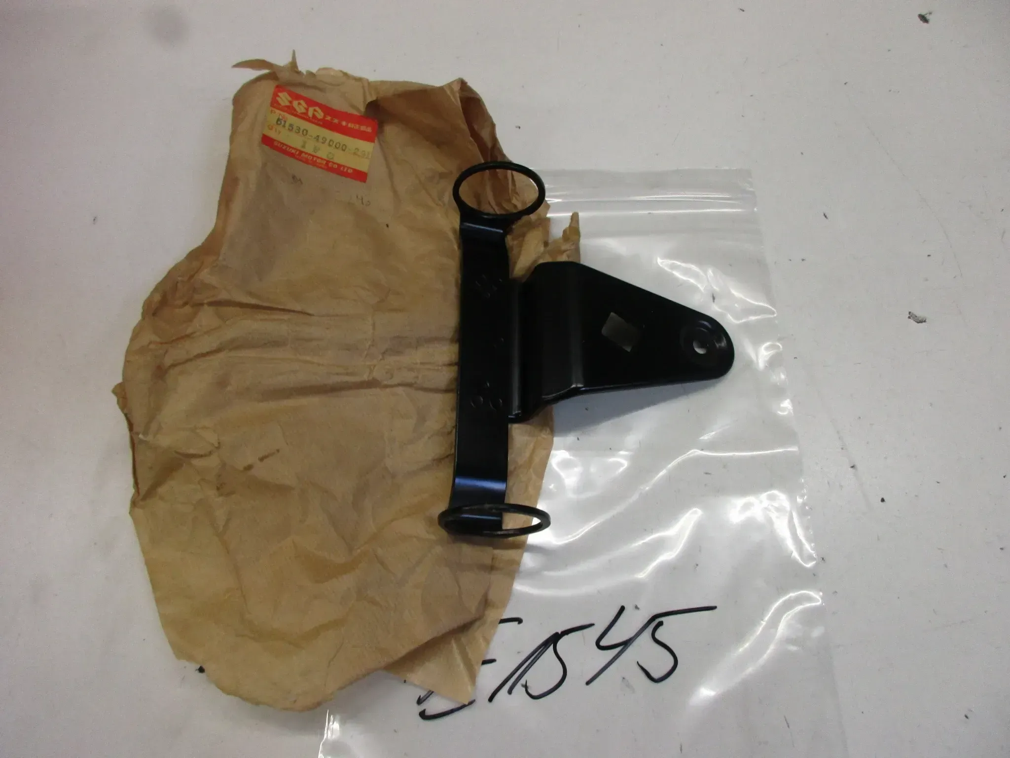 E1545. Suzuki GS 1000 Lampenhalter 51530-49000-291 vorne rechts Scheinwerferhalter - Bild 1