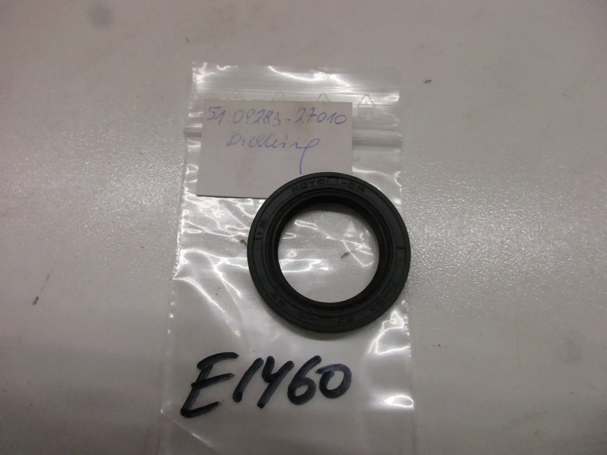 E1460 Suzuki GS 125 E Simmerring Getriebe 27x40x6 Motordichtung 09283-27010 - Bild 1