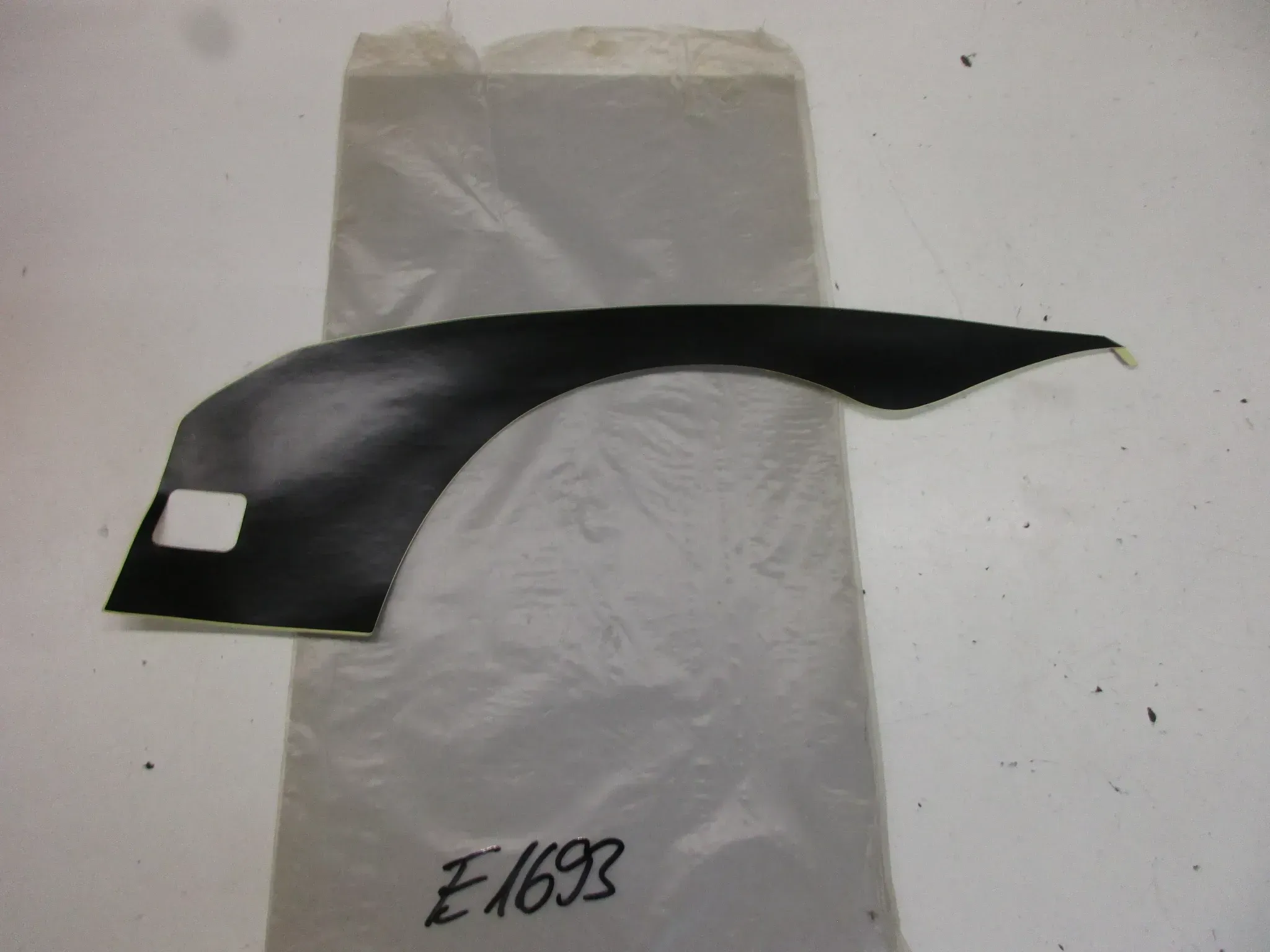 E1693. Suzuki GSX-R 750 ES Aufkleber Dekor 68197-31300 Verkleidung Emblem - Bild 1