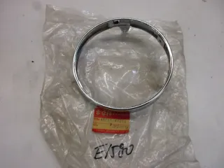 E1590. Suzuki GS 450 L Chromring Scheinwerfer 35111-44250 Zierring Gehäuse Blende - Bild 1