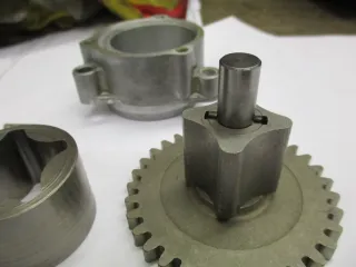 O1. Suzuki GS 650 G Katana Ölpumpe Motorölpumpe Schmierstoffpumpe oil pump - Bild 5