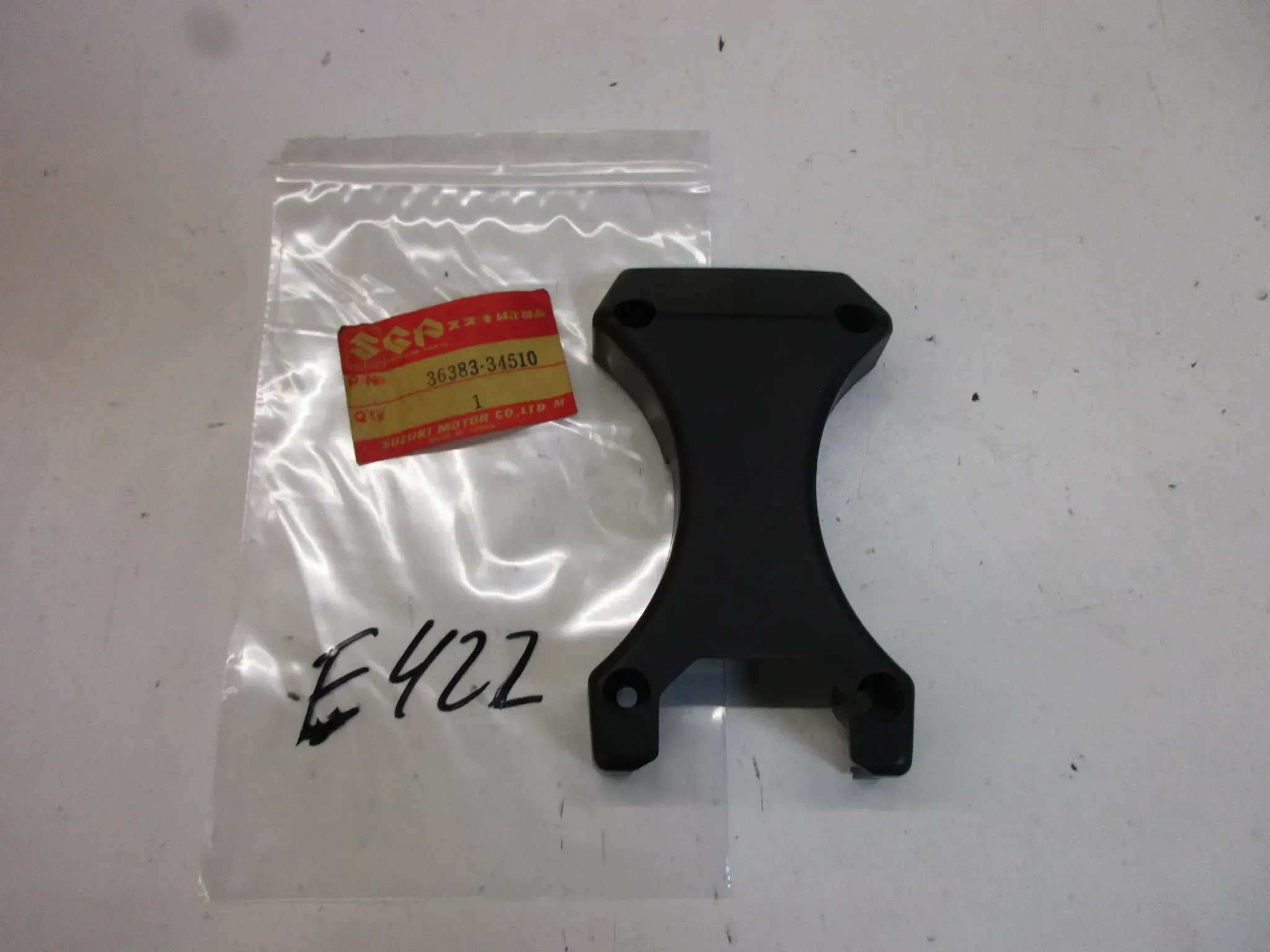 E422. Suzuki GS 550_650 Instrumentengehäuse 36383-34510 Tacho Cockpit Tachogehäuse - Bild 1