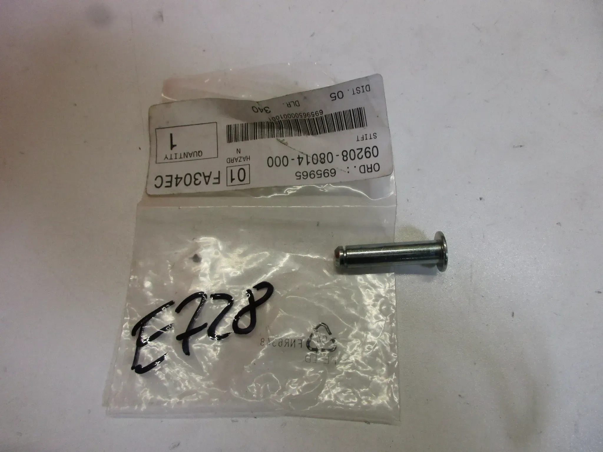 E728. Suzuki SV 1000 S VL 1500 Stift Bolzen 09208-08014 Fußraste Pin Sicherung - Bild 1