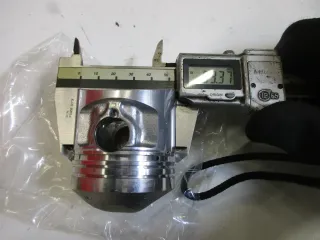 E543. Suzuki GS 550 E_D_L Kolben 12111-47311-050 Übergröße 0,50 Original piston - Bild 6