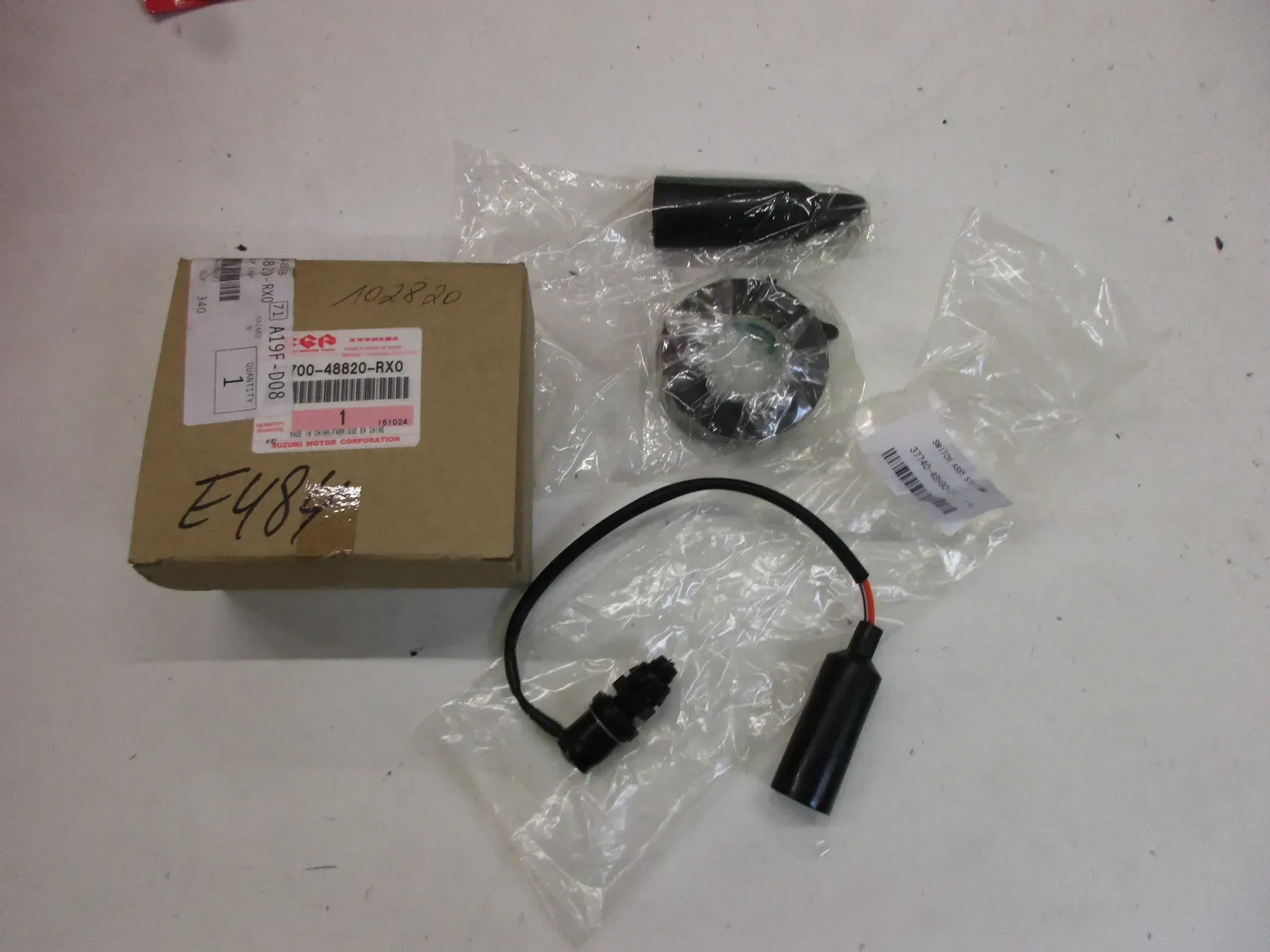 E484. Suzuki GW 250 Inazuma Bremslichtschalter Stoplichtschalter 37740-48H90 hinten Schalter - Bild 1