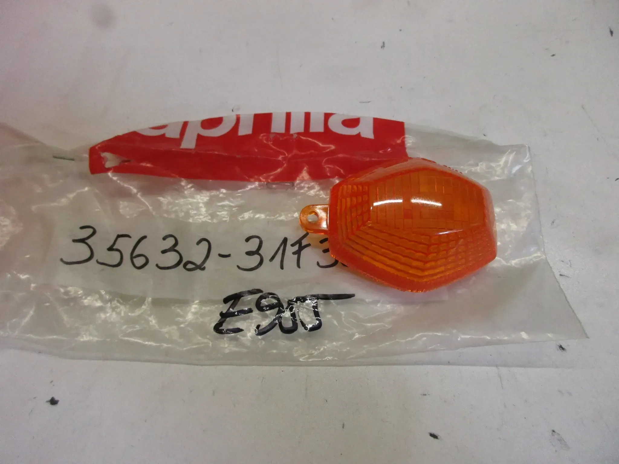 E955. Suzuki GSX-R 600_750 Blinkerglas Ersatzglas 35632-31F30 Blinker vorne - Bild 1