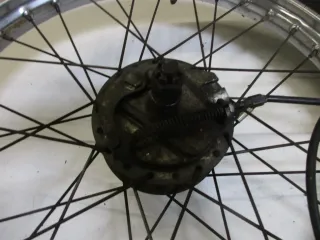 H8. Puch Mofa Felge vorne Vorderrad 1,20 x 16 Zoll Silverseal Speichenfelge Bremstrommel Tachoschnecke - Bild 3