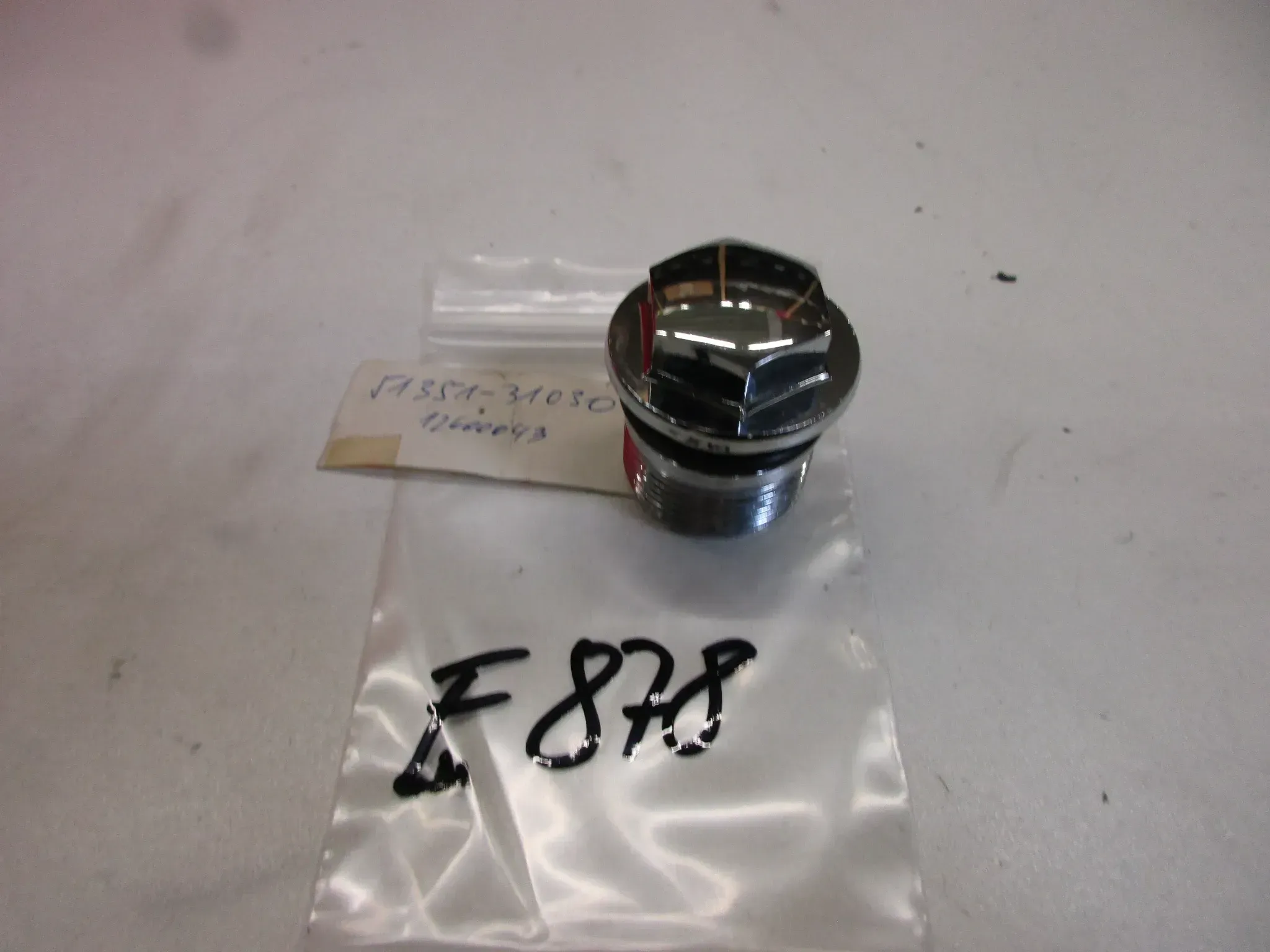 E878. Suzuki GT 550_750 Gabelverschluss Stopfen 51351-31030 Schraube Standrohr fork - Bild 1