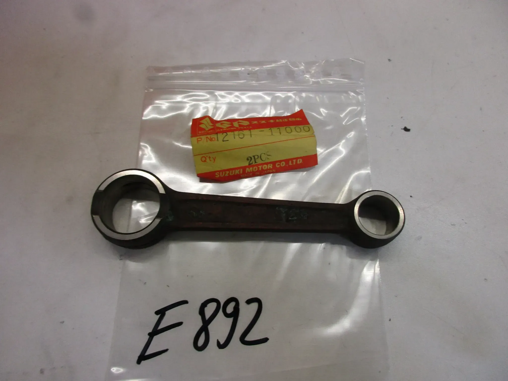 E892. Suzuki GT 250_380 Pleuel Motor 12161-11000 Pleuelstange Kurbelwelle connecting rod - Bild 1