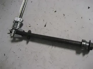 YAMAHA FZS 600 FAZER RJ02 STECKACHSE ACHSE HINTEN 20 mm AXLE REAR - Bild 1