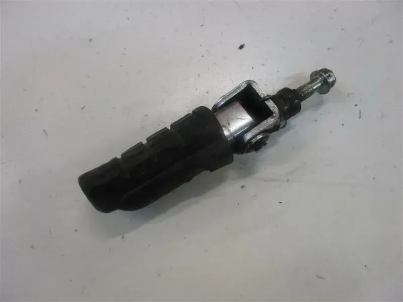 3. HONDA VF 1000 F_F2 SC15 FII FUßRASTE VORNE RECHTS MIT BOLZEN FUSSRASTE FOOTRE - Bild 1