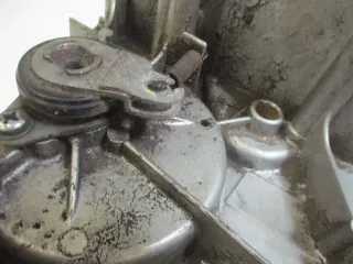 3. Suzuki GS 550 E Ritzelabdeckung Motordeckel links mit Kupplungsnehmer Kettens - Bild 5
