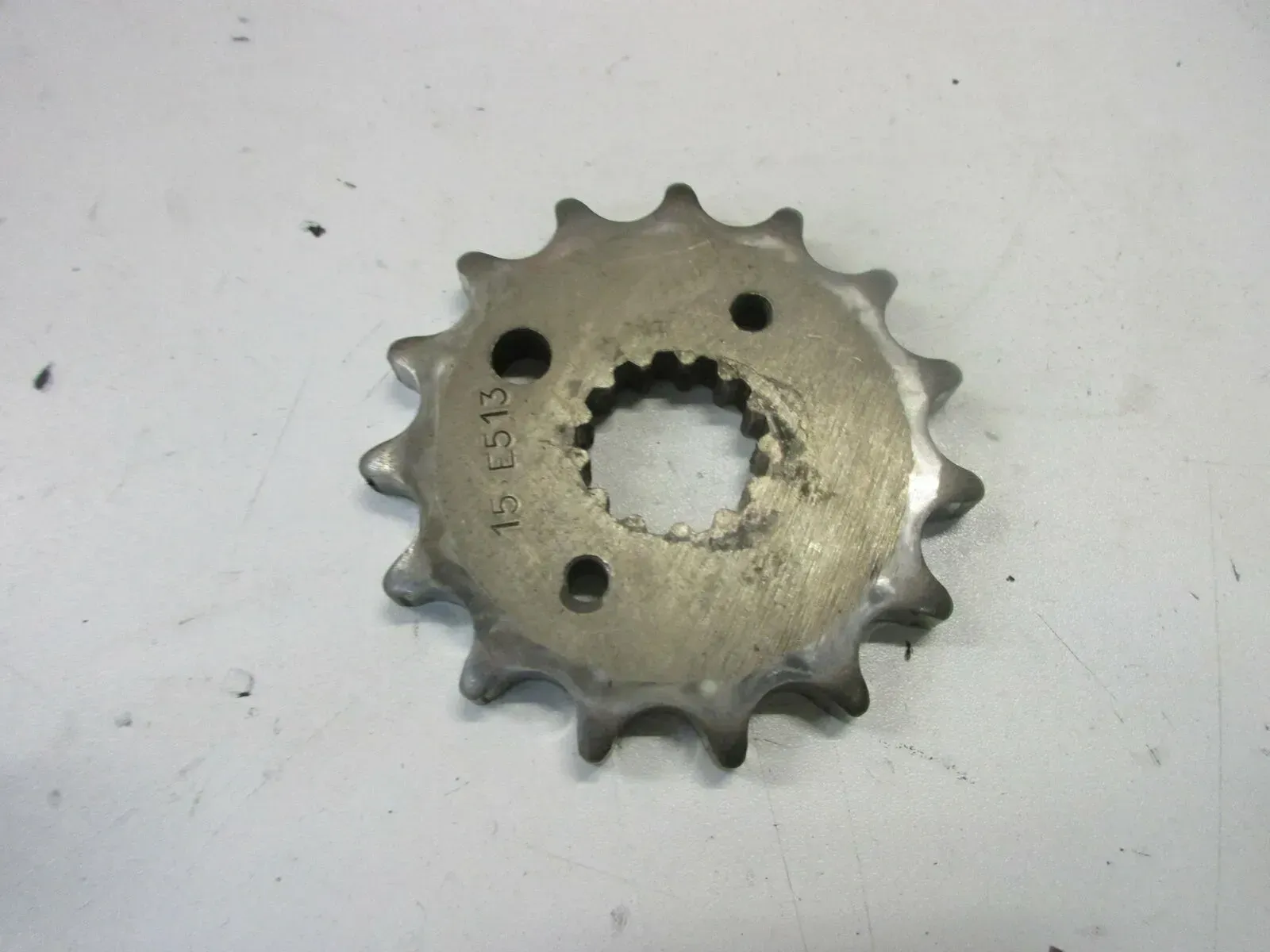 O1. Kawasaki GPZ 600 R ZX600A Ritzel Zahnrad Motor Getriebe 15 Zähne - Bild 1