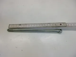 A231. Suzuki DS 80 Schraube vorne Achse Vorderrad Felge Steckachse 54711-46100 - Bild 2