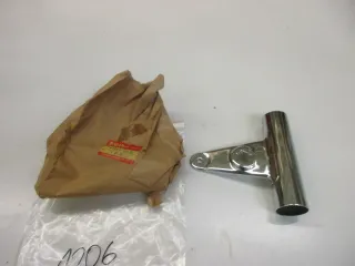 A206. Suzuki GN 400 T Scheinwerferhalter rechts Lampenhalter Blinker 51530-37302 - Bild 2
