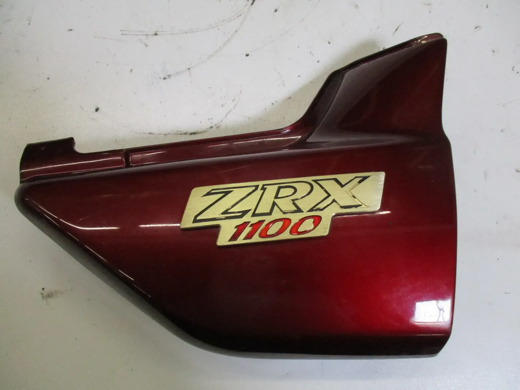 Kawasaki ZRX 1100 ZRT 10 C Verkleidung Seitendeckel rechts Sitzbank hinten unten - Bild 1
