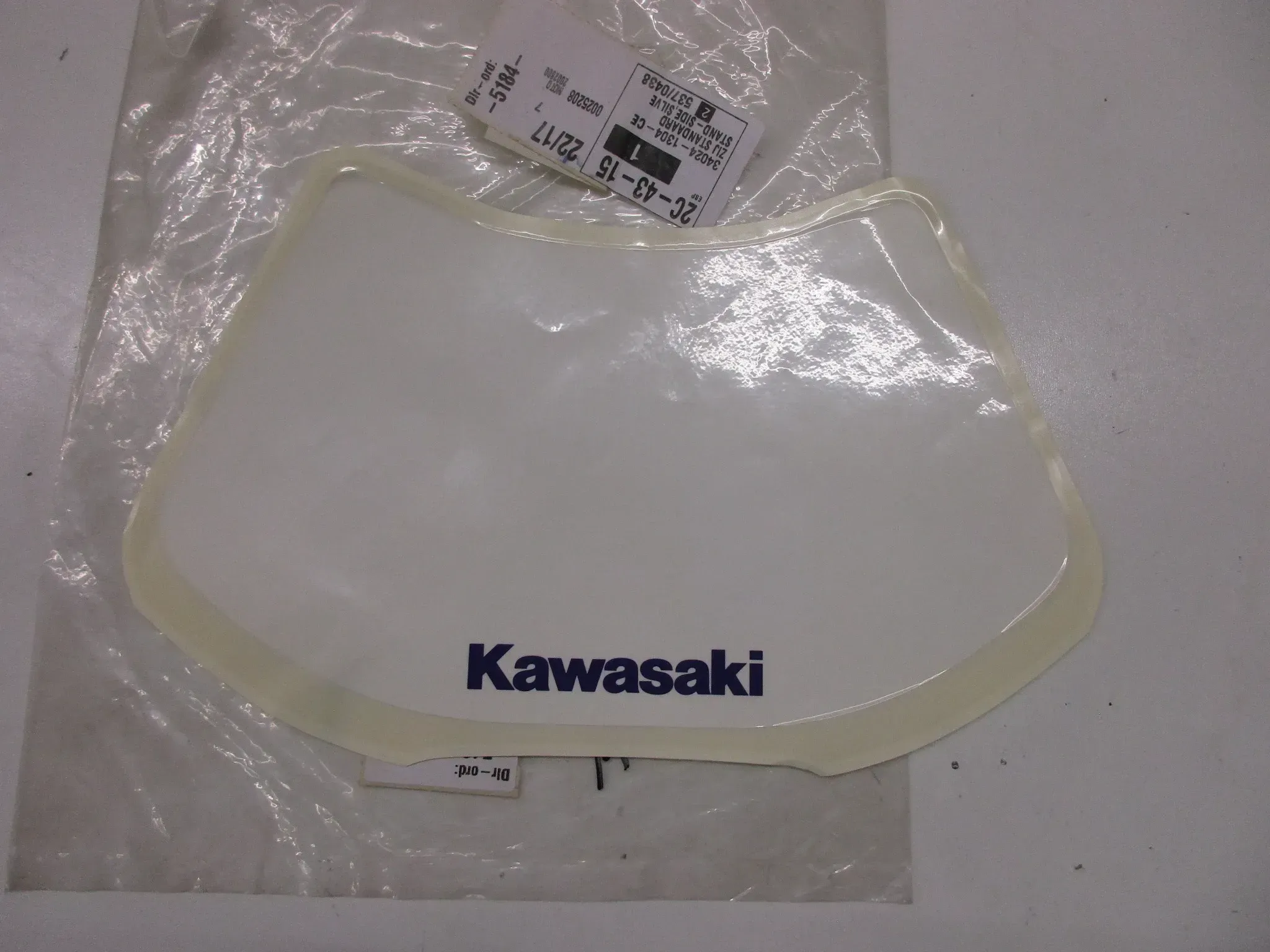 A1684 Kawasaki KLX 250 A Aufkleber Verkleidung Emblem vorne 56061-1044 Dekor Original - Bild 1