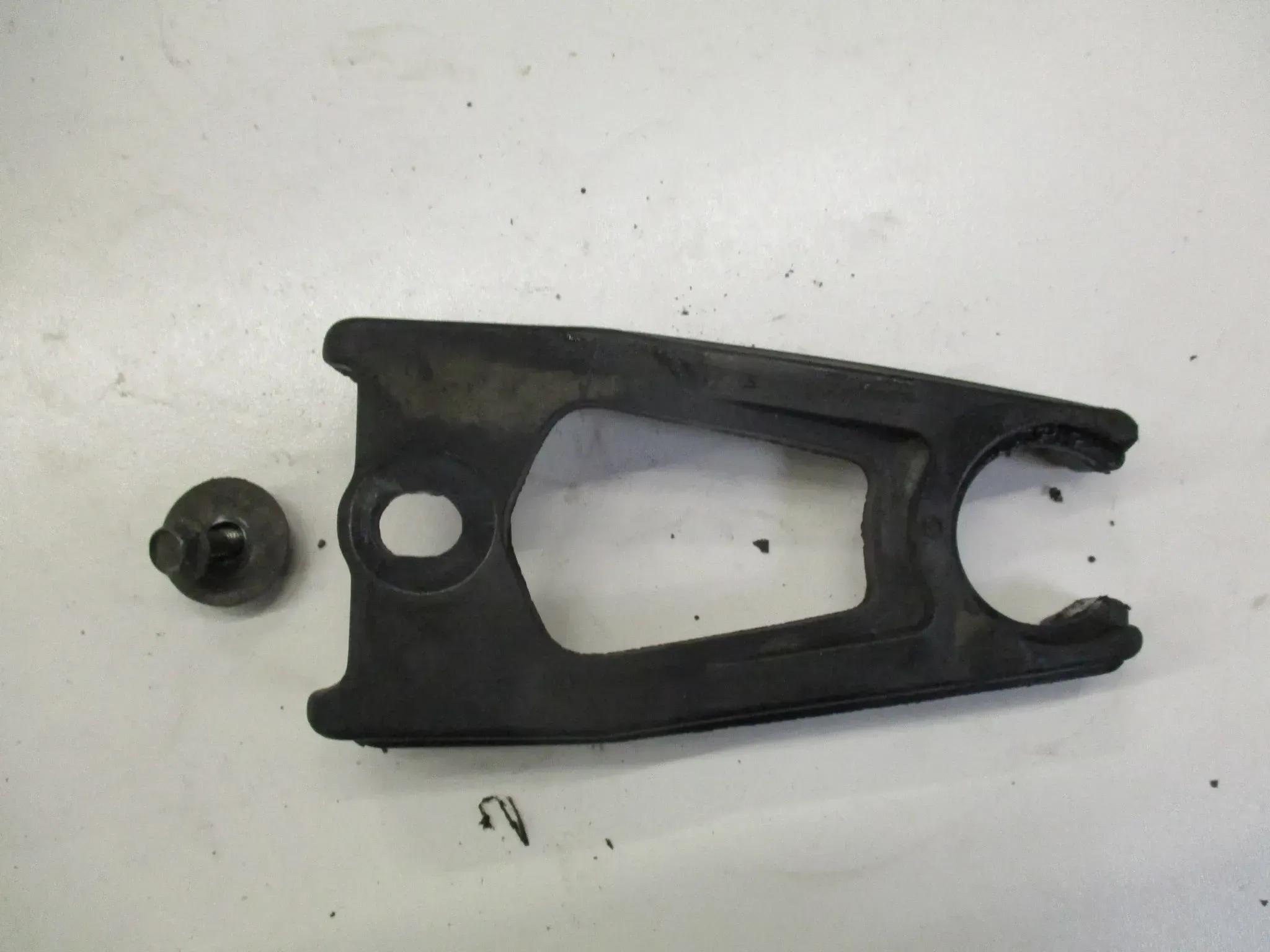 1. Yamaha TDR 125 5AN Bj97 Kettenschleifer Schutz Schwinge - Bild 1