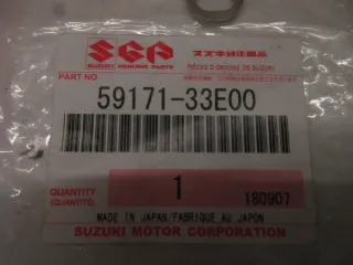 E1051. Suzuki GSX 1300 R Sicherungsblech Blech 59171-33E00 vorne Bremssattel - Bild 3