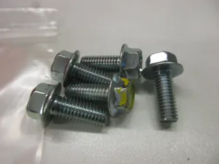 E1268 Suzuki DR 600 Schrauben Rahmen 01517-08208 Schwinge M8 mm Fußraste - Bild 2