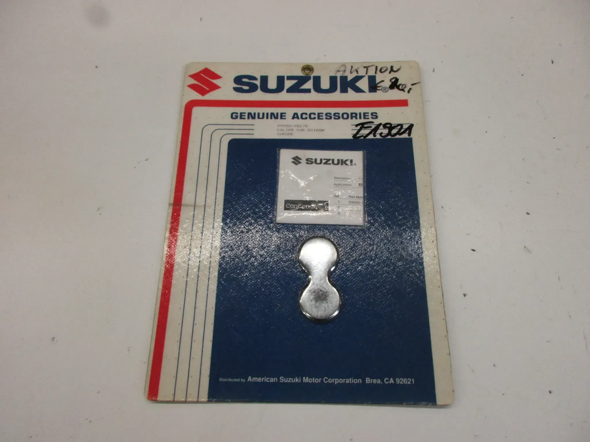 E1901. Suzuki VZ 800 Marauder Abdeckung Bremssattel 99950-70170 vorne Deckel Blende - Bild 1