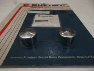 E1906. Suzuki VZ 800 Marauder Abdeckung Chromkappen 99950-70173 Steckachse Deckel Kappe Blende - Bild 2