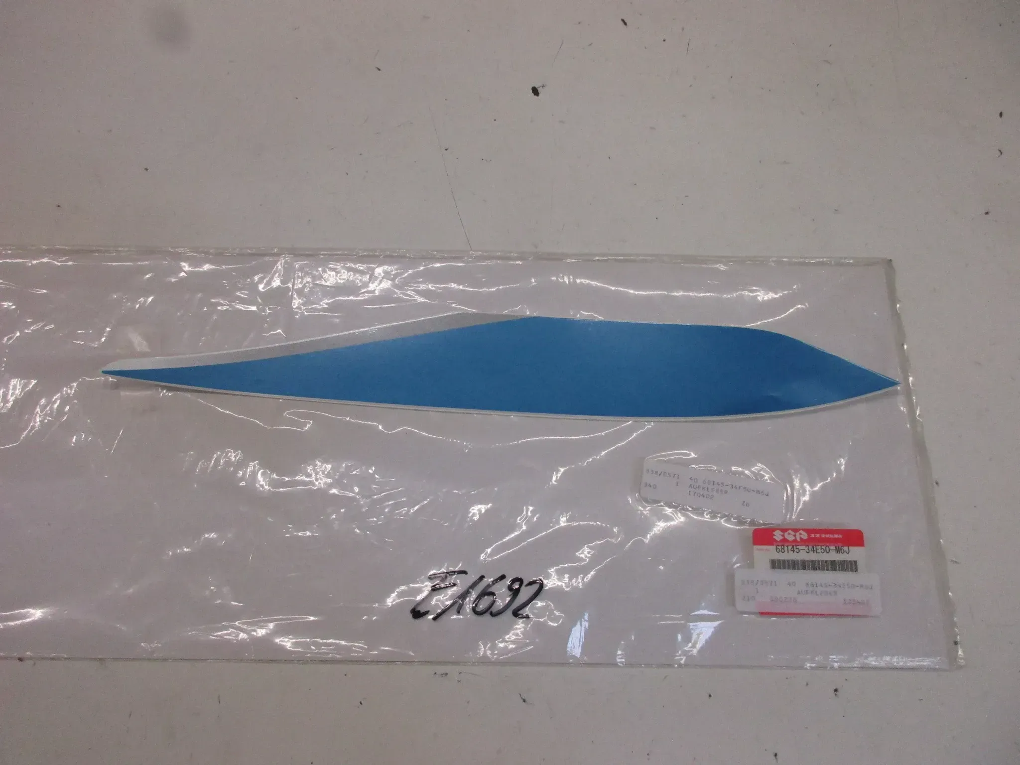 E1692. Suzuki GSX-R 600 Aufkleber Dekor 68185-34E50-M6J Verkleidung Emblem - Bild 1