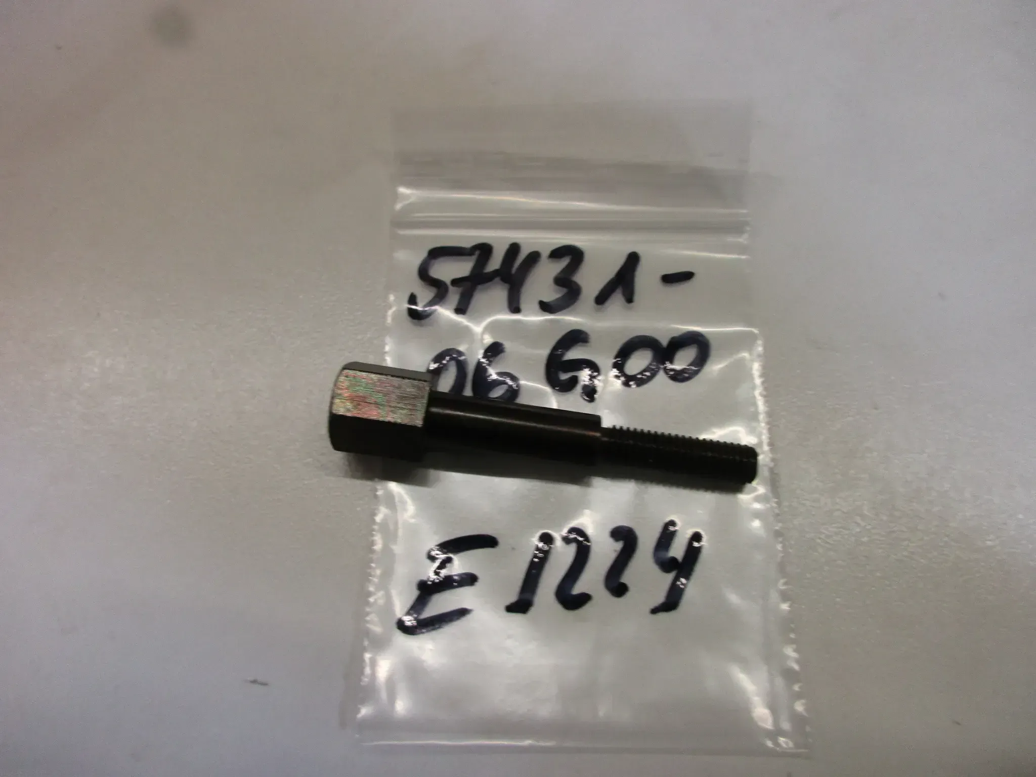 E1224 Suzuki DL 1000 A Bolzen Schraube 57431-06G00 Lenker Armatur Rahmen - Bild 1