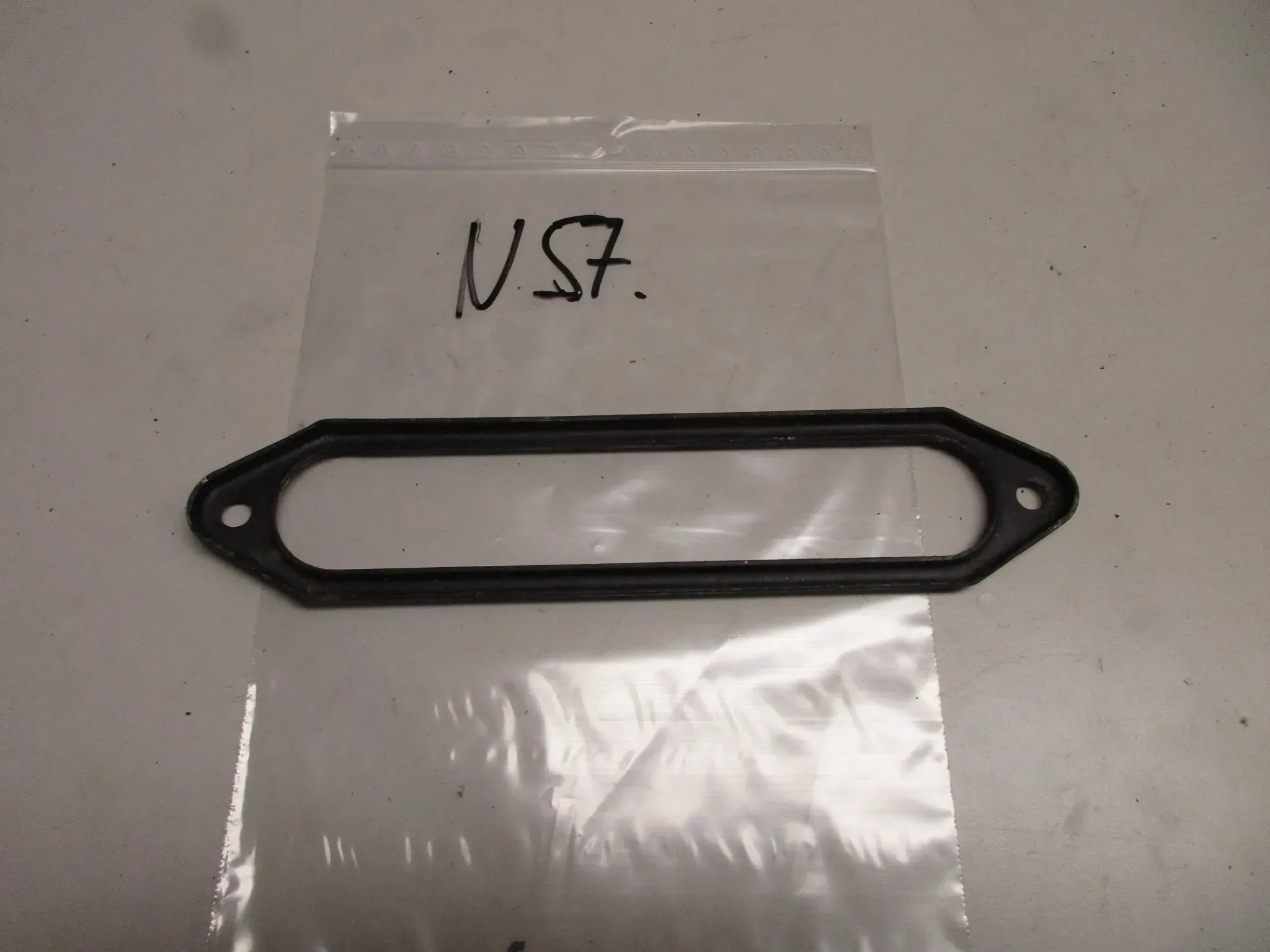 N57 BMW R 100 R 80 Halter Blende Batteriekasten Rahmen - Bild 1
