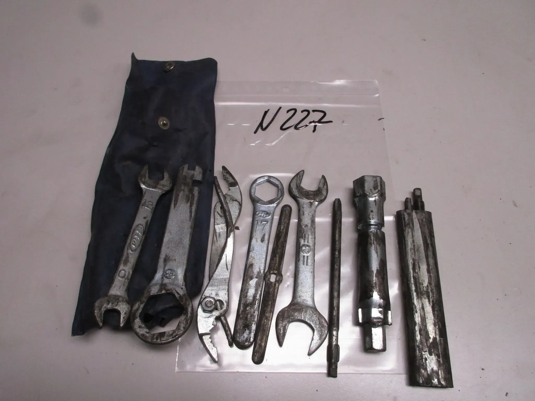 N227 BMW R45_65_75_80_100 Bordwerkzeug Spezialschlüssel Tasche - Bild 1