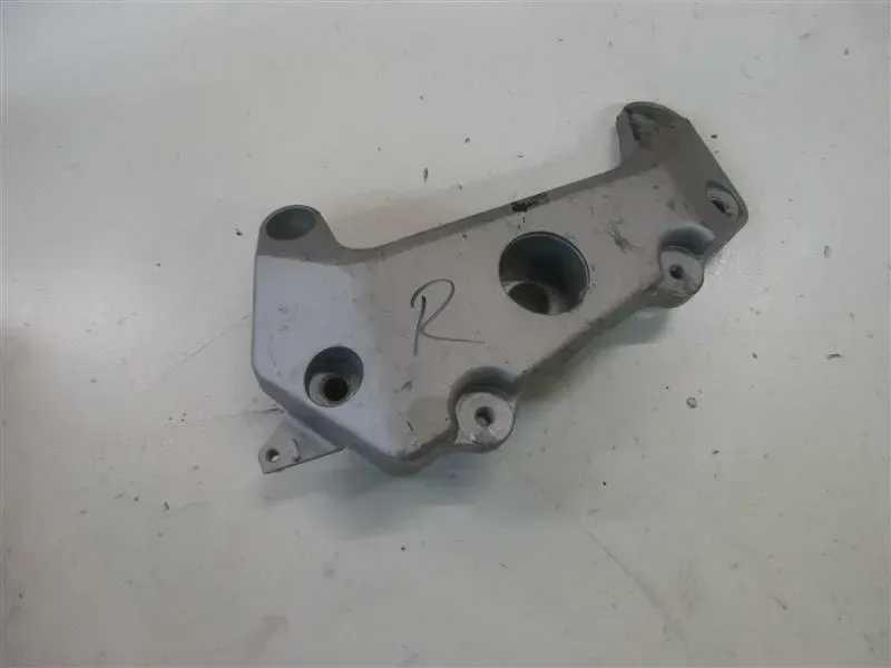 HONDA CB 900 F HORNET SC48 MOTORHALTER RECHTS RAHMEN HALTER TRÄGER MOTOR - Bild 1