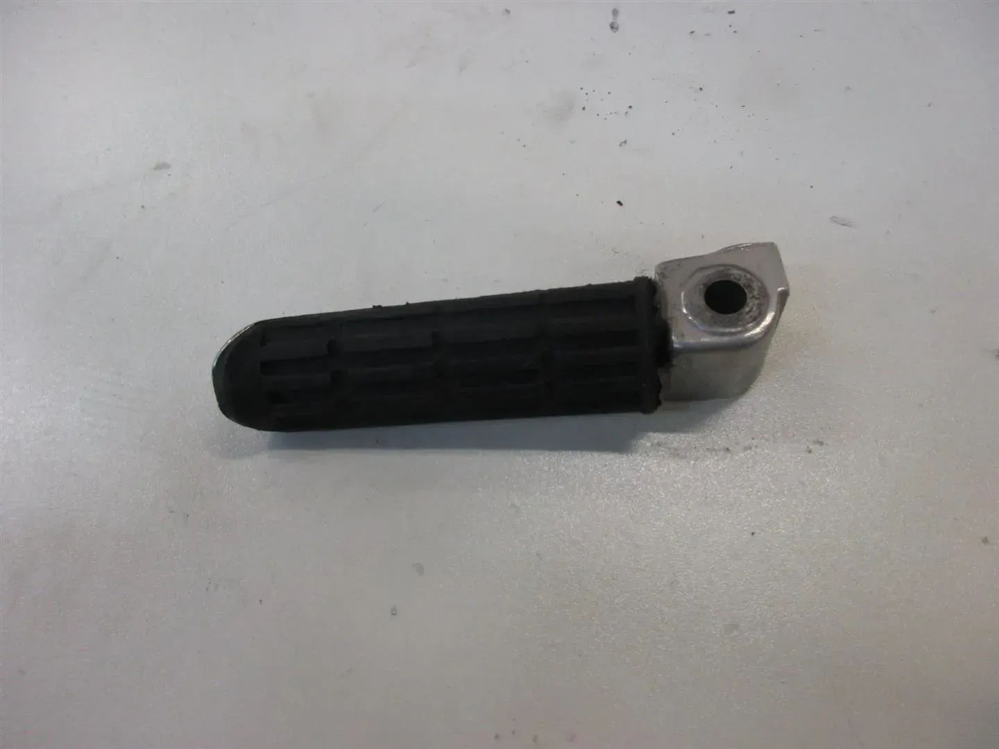 HONDA NX 250 MD Bj.92 FUßRASTE HINTEN LINKS SOZIUSRASTE FUSSRASTE FOOTREST - Bild 1
