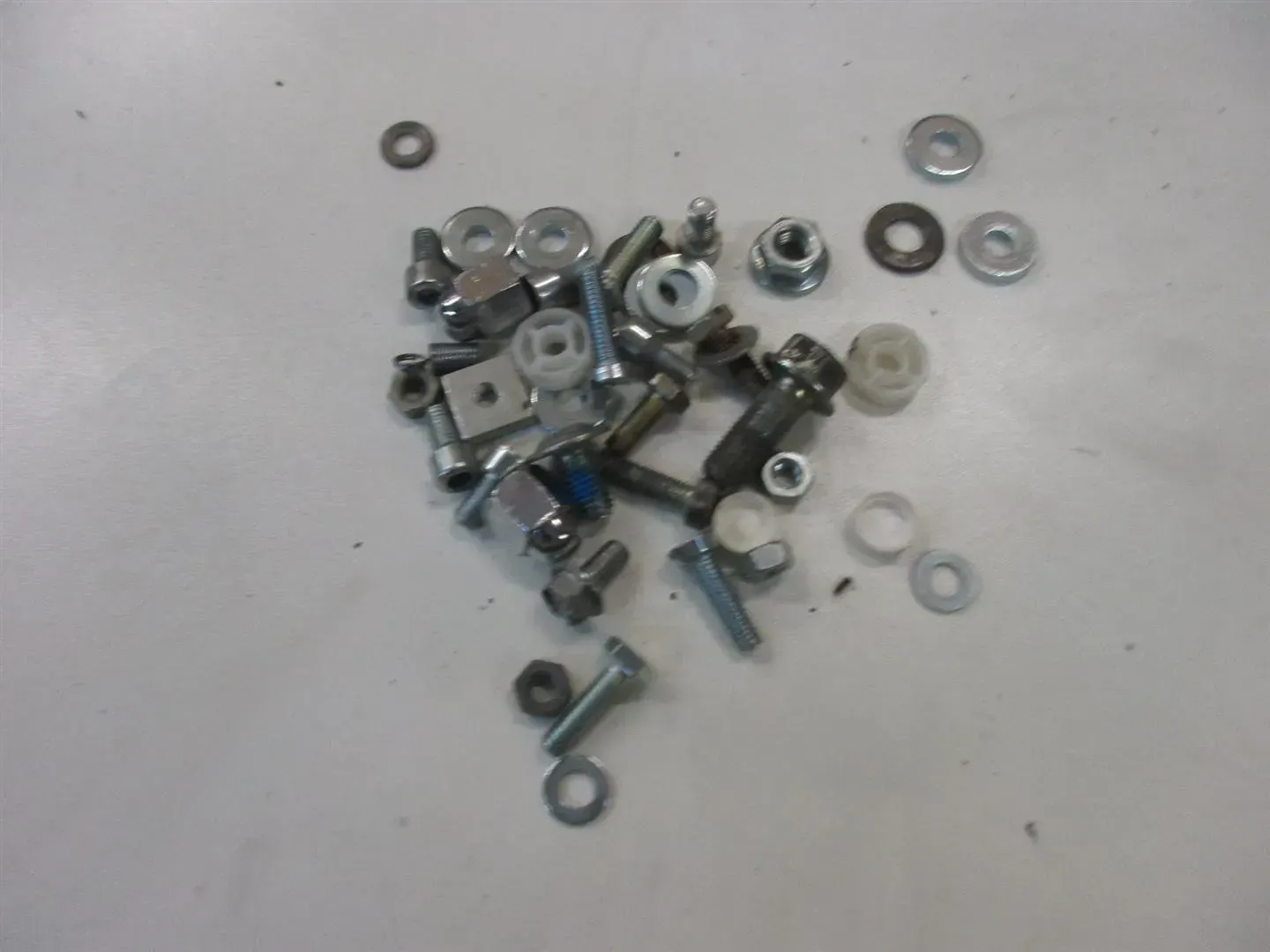 HONDA FT 500 PC07 SCHRAUBENSATZ SCHRAUBE KLEINTEILE RAHMEN VERKLEIDUNG KONVOLUT - Bild 1