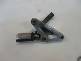 Honda VF 750 C RC09 Fußrastenhalter hinten links mit Fußraste Fußrastenbrücke - Bild 2