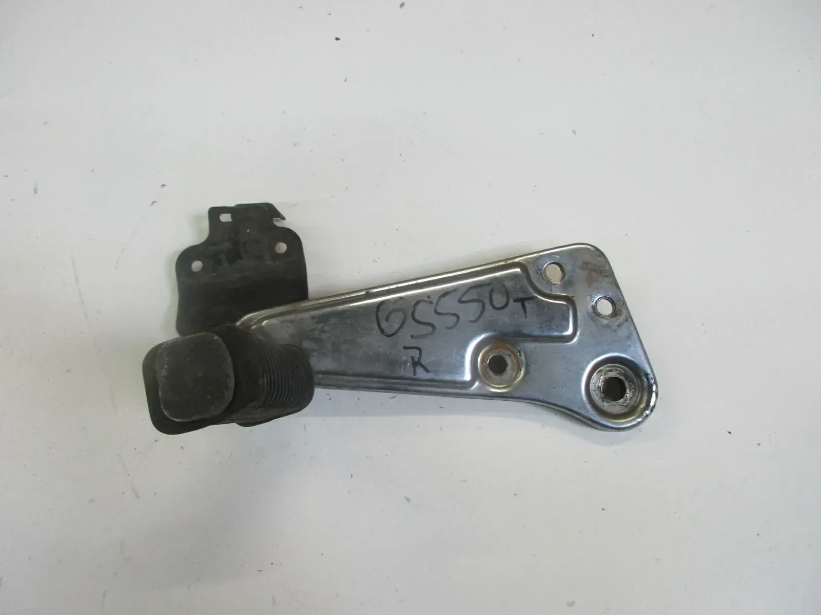 Suzuki GS 550 T Fußrastenhalter mit Fußraste hinten rechts Fußrastenbrücke - Bild 1