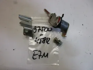E711. Suzuki 97500-45812 Schloss Helmfach Schlüssel Helmfachschloß Sitzbank lock - Bild 1
