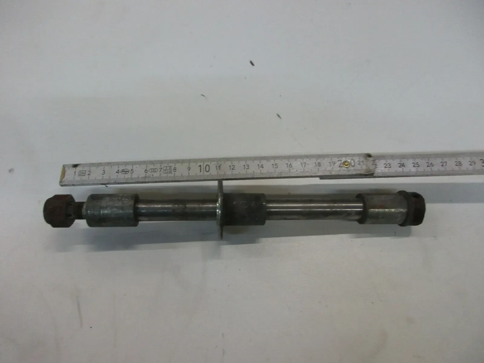 O. Suzuki GS 400 E Bj.80 Steckachse vorne Achse Vorderrad Felge axle wheel - Bild 1