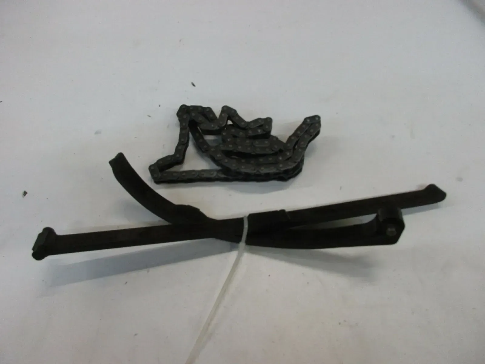 O. Suzuki GSX 250 E GS 25 X Steuerkette Führungsschiene Motor Zylinderkopf - Bild 1