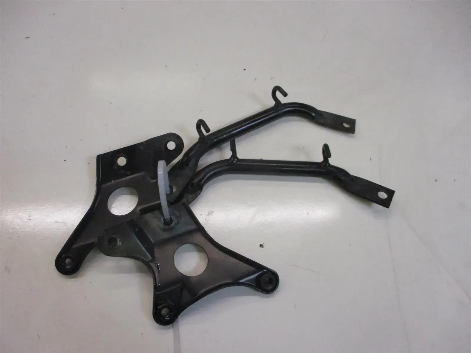 Gepäckhalter Rahmenträger 6. Suzuki GSX 600 F GN 72 B Griffe Halter Gepäck hinte - Bild 1