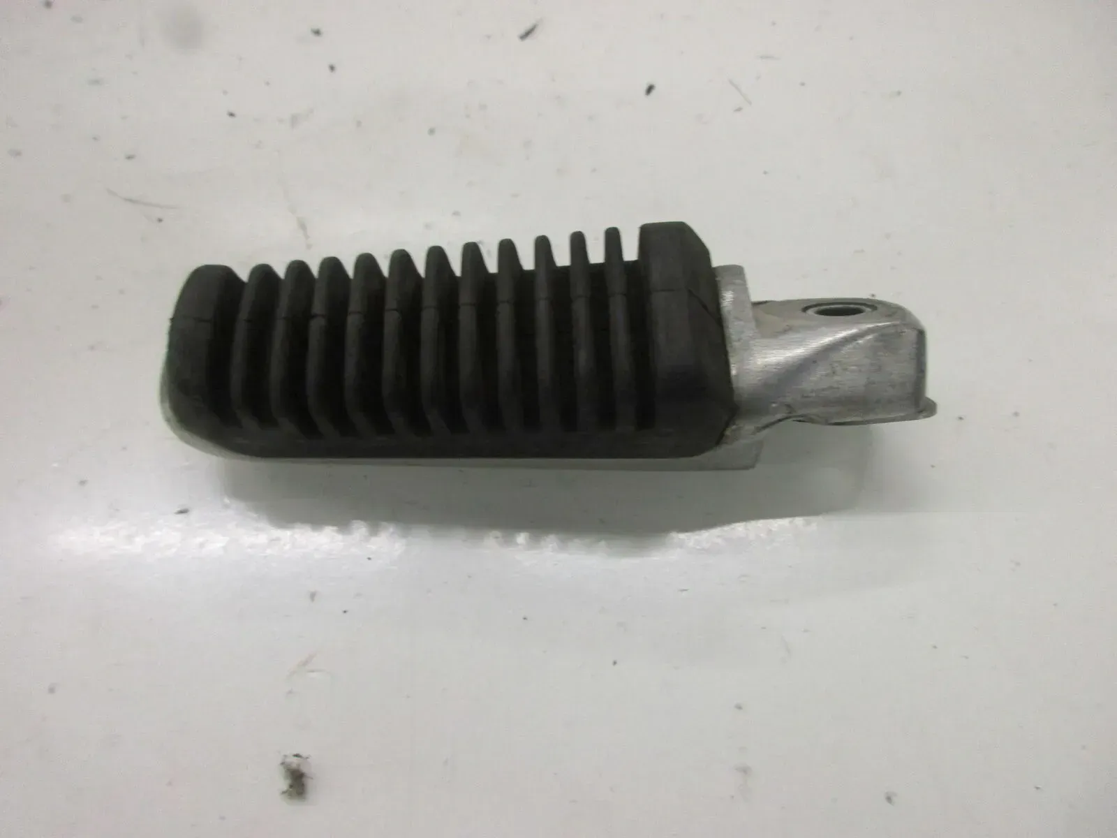 Suzuki GSX 550 ES GN 71 D Fußraste hinten links Fussraste Soziusraste - Bild 1