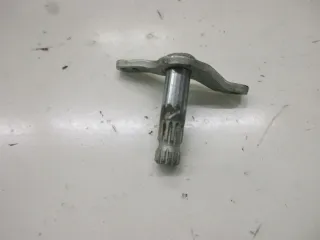 Suzuki GSX 550 ES GN 71 D Umlenkung für Bremsgestänge Aufnahme Halter Bremse - Bild 3