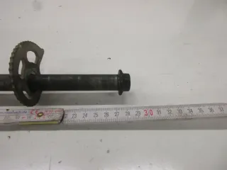 1. Suzuki DR 600 R SN 41 A Steckachse hinten (2) Achse Hinterrad Kettenspanner - Bild 2