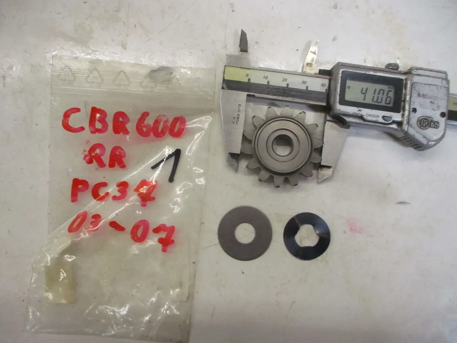 Ritzel #1 Zahnrad 1. Honda CBR 600 RR PC 37 Kettenrad 14 Zähne Beilegescheiben G - Bild 1