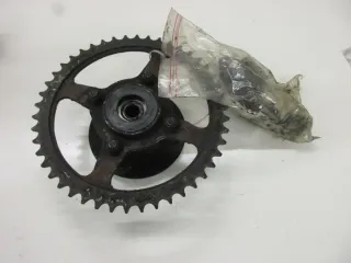 Kettenradträger mit Ruckdämpfer 2. Suzuki GSX 600 F GN 72 B Felge Antriebsgummi - Bild 3