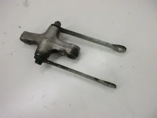 Suzuki GSX 600 F Typ AJ Umlenkung Knochen Federbein Schwinge Aufnahme Halter - Bild 4