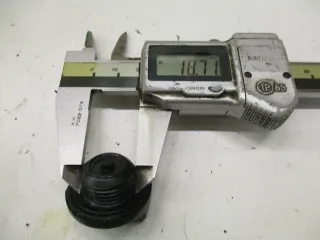 Ölverschlußdeckel Kappe 1. Suzuki RG 80 Gamma NC11A Deckel Motoröl Öldeckel - Bild 1