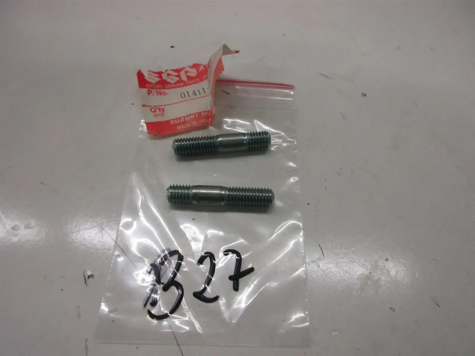 B27. Suzuki GSX 750 S Schraube M 8 x 30 Bolzen Gabel Stehbolzen 01411-08308 - Bild 1